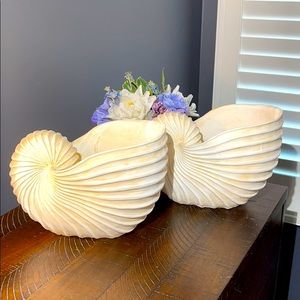 Set of 2 Cream Fiberglass Shell Planters NWT
